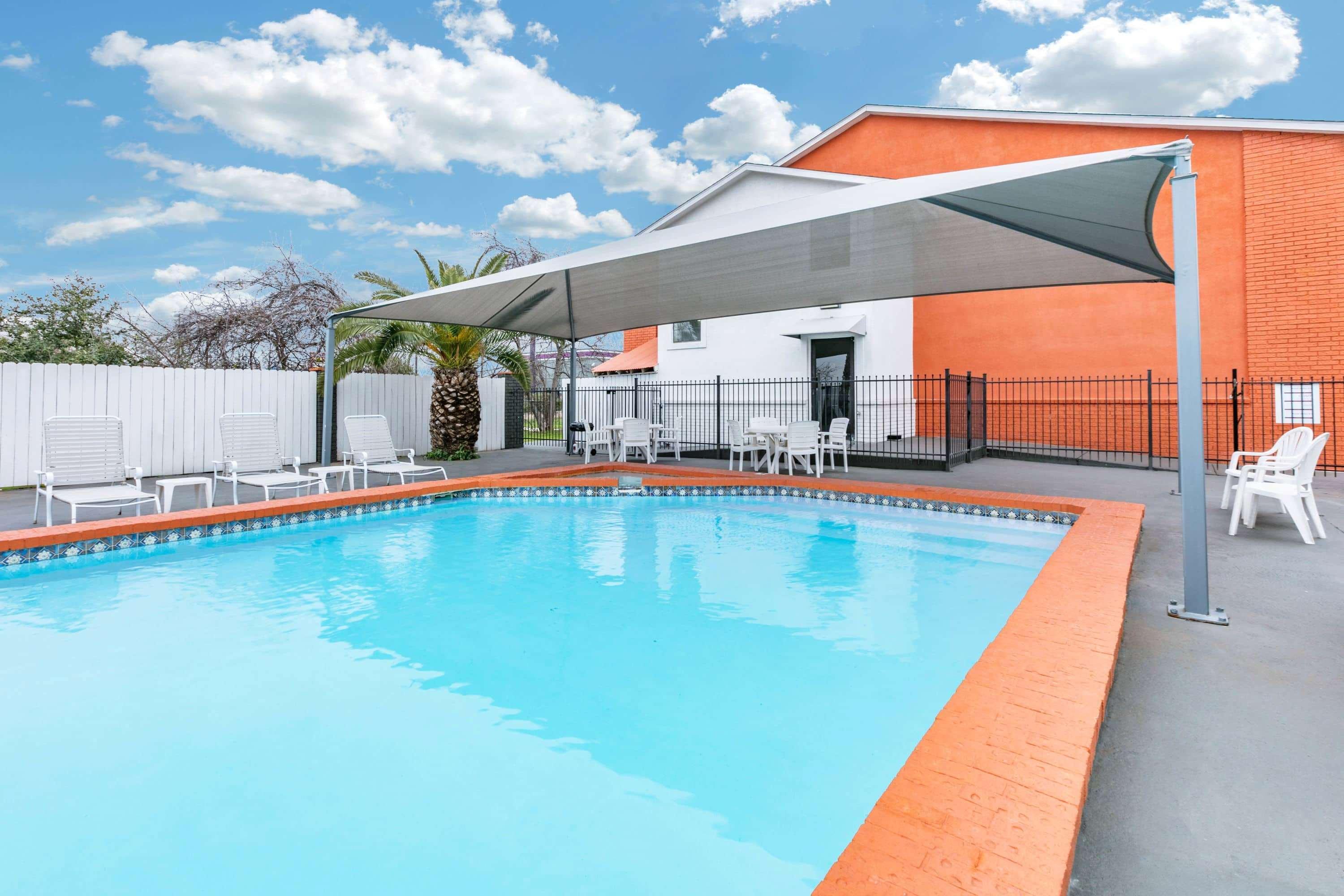 Howard Johnson By Wyndham Near Schlitterbahn New Braunfels Eksteriør bilde
