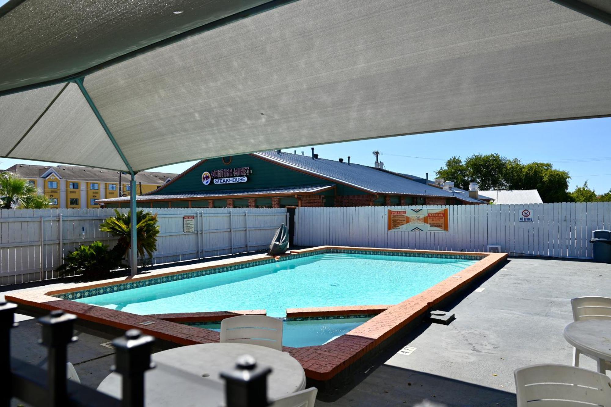 Howard Johnson By Wyndham Near Schlitterbahn New Braunfels Eksteriør bilde